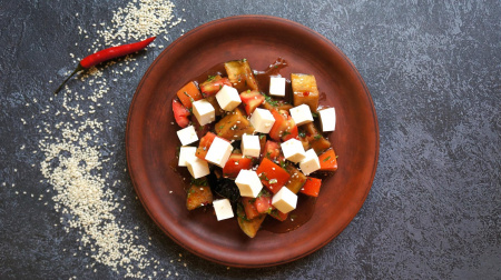 Салат с хрустящими баклажанами