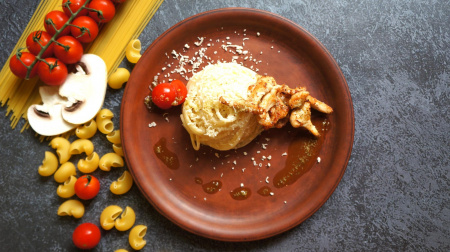 Паста с курицей в сливочном соусе