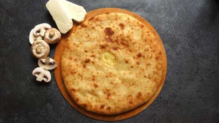 Осетинский пирог с грибами и сыром