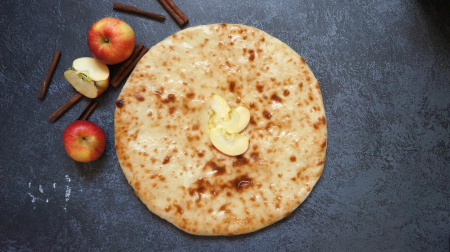 Фаткуджин с яблоком и карамелью