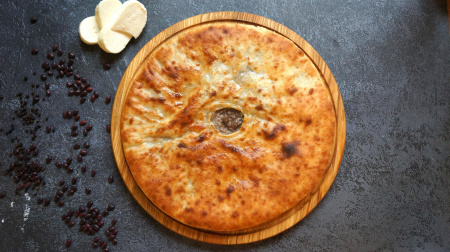 Кудурджин с фасолью и осетинским сыром